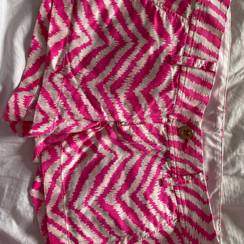 Size 2 Lilly Pulitzer The Walsh shorts. Pink white